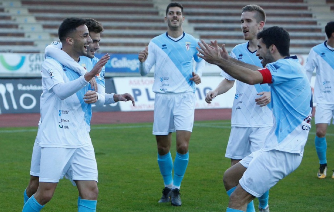 Álex Ares celebra con sus compañeros un gol marcado ante el Choco Álex Ares celebra con sus compañeros un gol marcado ante el Choco