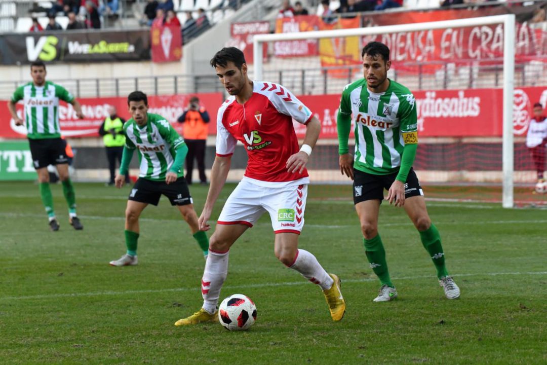Charlie Dean le da los tres puntos al Real Murcia ante el Sanluqueño (1-0) Charlie Dean le da los tres puntos al Real Murcia ante el Sanluqueño (1-0)