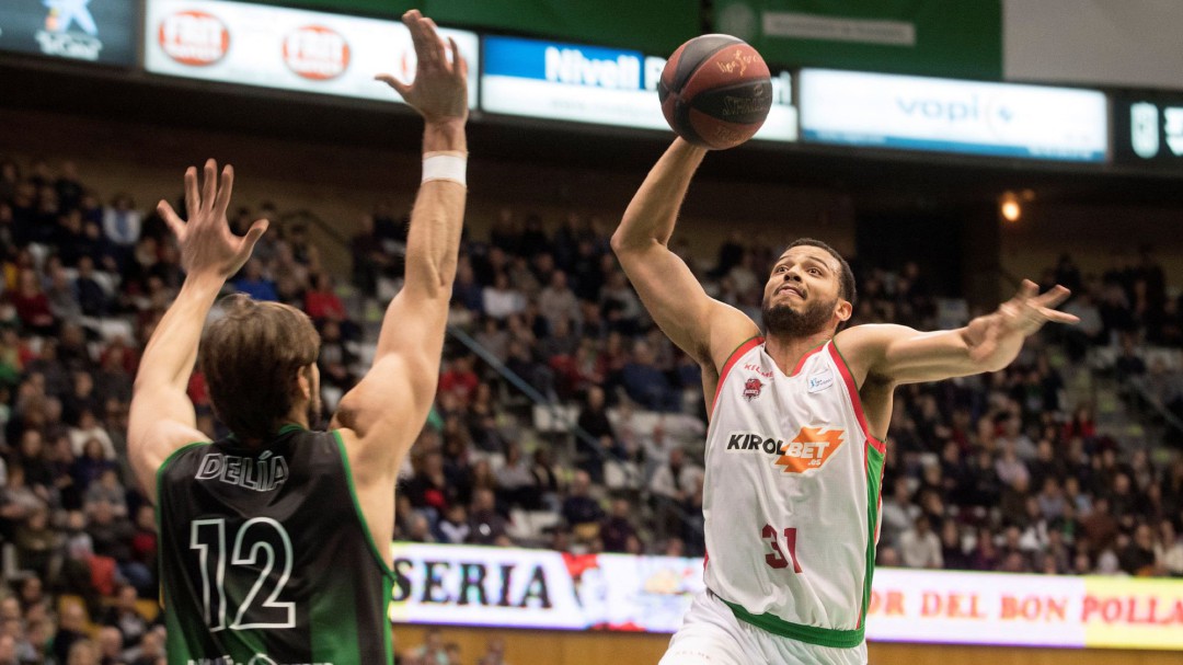 Un Baskonia épico y con el personal al límite
