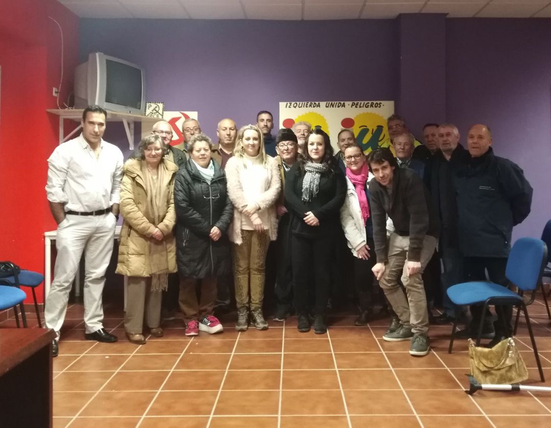 Los militantes de IU en Peligros (Granada) este mismo sábado en la sede de la formación Los militantes de IU en Peligros (Granada) este mismo sábado en la sede de la formación