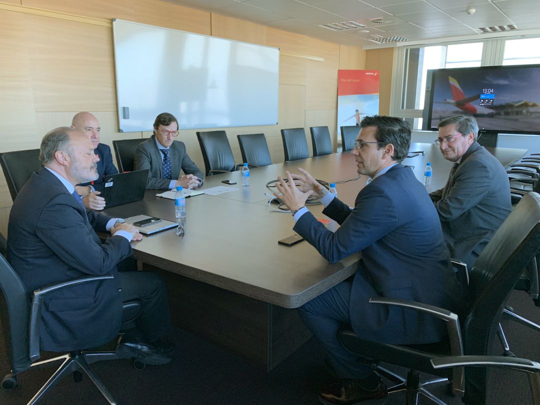 Reunión del alcalde de Granada y al presidente de la Diputación de Granada con la dirección de Iberia Reunión del alcalde de Granada y al presidente de la Diputación de Granada con la dirección de Iberia