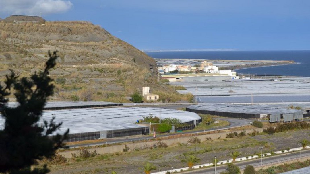 El Gobierno avanza en el desmontaje de los invernaderos ilegales de Albuñol