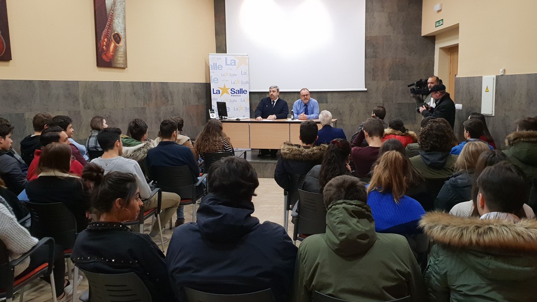 El Consejero de Educación habla a los alumnos de la Salle sobre la Constitución
