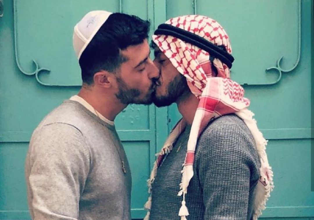 Un beso contra la intolerancia