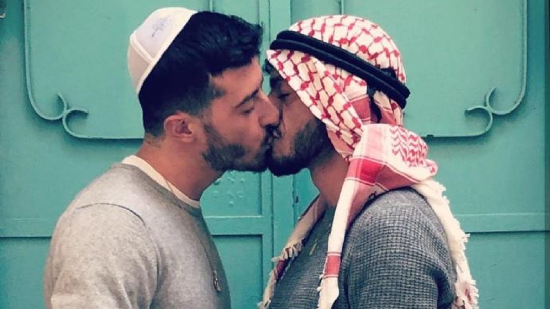 Un beso contra la intorlerancia