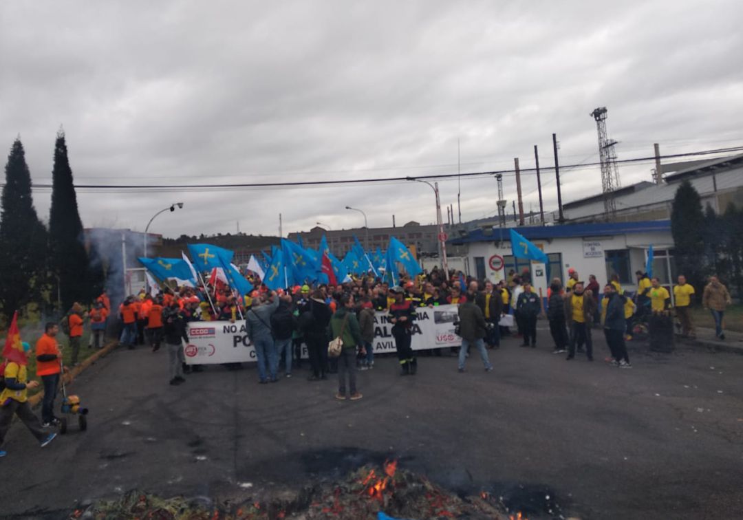 Preacuerdo 'in extremis' entre Alcoa y los sindicatos