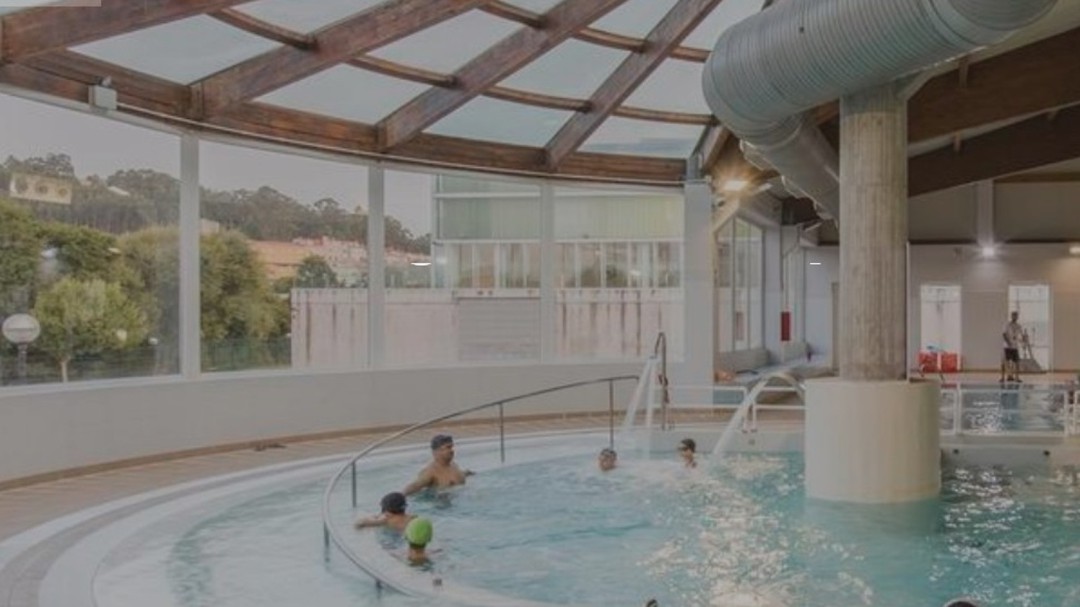 Desconvocada la huelga indefinida en la piscina municipal de Arteixo