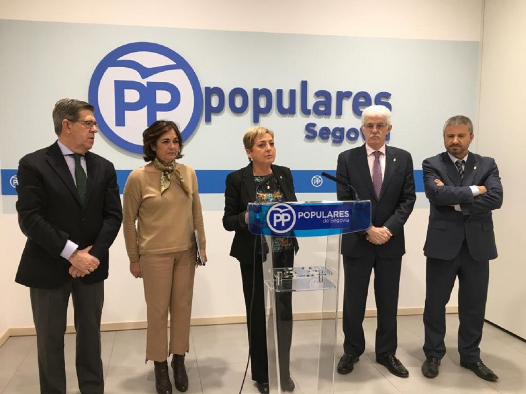 Los parlamentarios populares han analizado el proyecto de presupuestos del Gobierno socialista Los parlamentarios populares han analizado el proyecto de presupuestos del Gobierno socialista