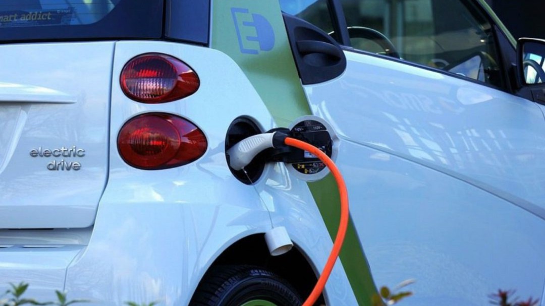 El vehículo eléctrico tendrá una bonificación del 75 % en el impuesto de circulación en San Javier