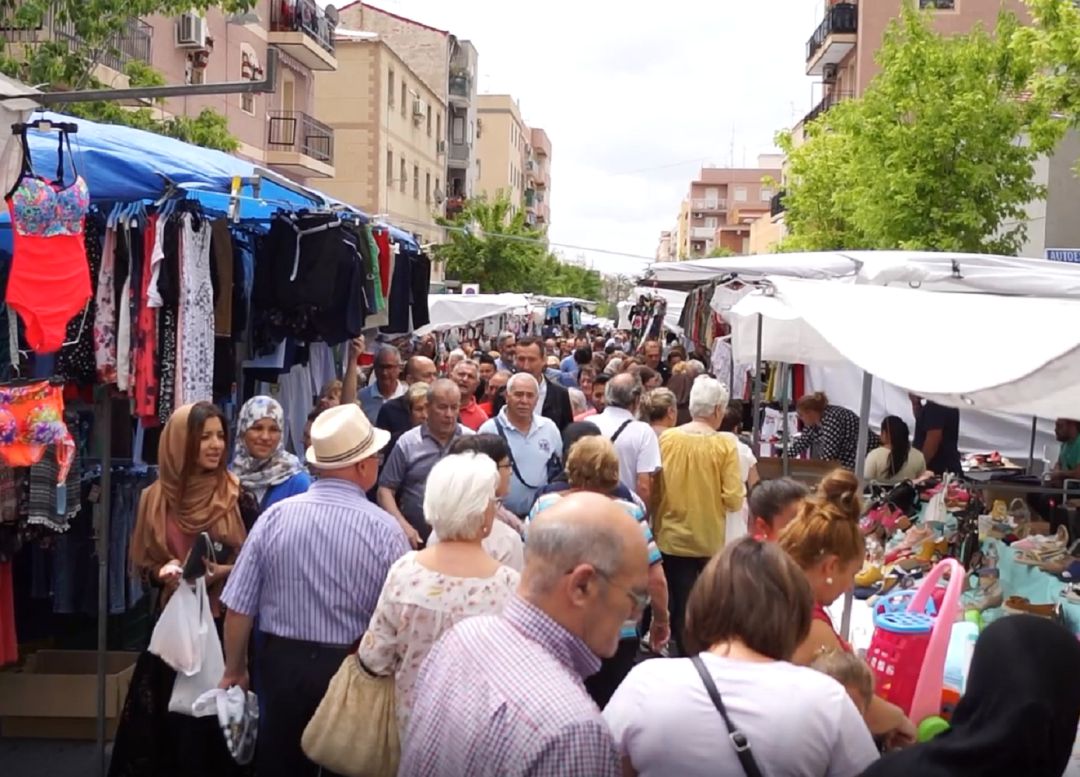 Mercadillo del barrio de Carrús Mercadillo del barrio de Carrús