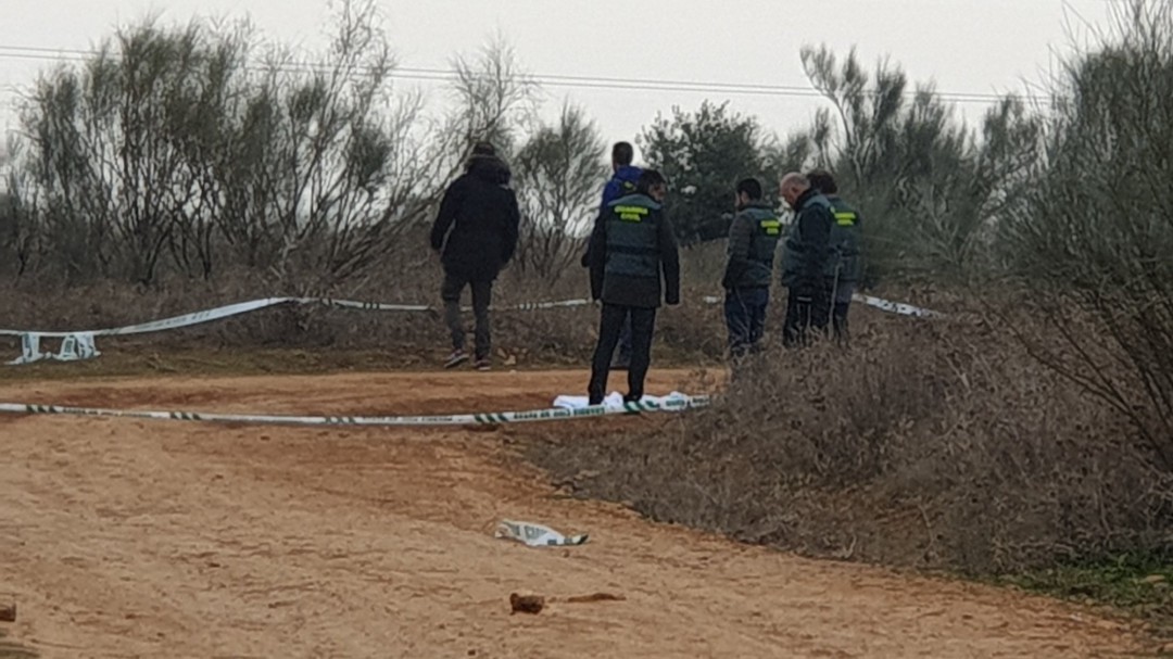 Hallan el cadáver de una mujer de 25 años con heridas de arma blanca