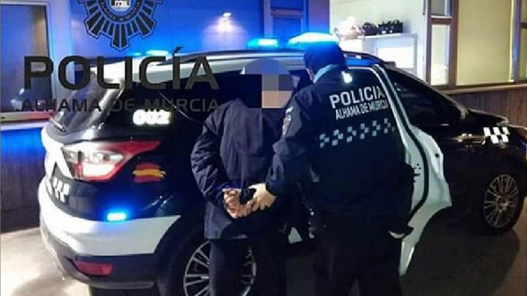 Detenido un joven por agredir presuntamente a su pareja en presencia de su hijo