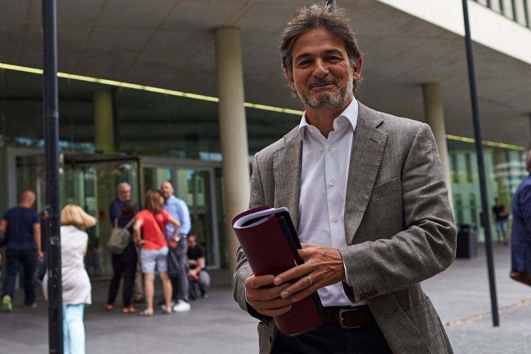 Fotografía de archivo del hijo del ex presidente de la Generalitat Jordi Pujol y ex diputado de CiU, Oriol Pujol, a su salida de la Ciudad de la Justicia de Barcelona Fotografía de archivo del hijo del ex presidente de la Generalitat Jordi Pujol y ex diputado de CiU, Oriol Pujol, a su salida de la Ciudad de la Justicia de Barcelona