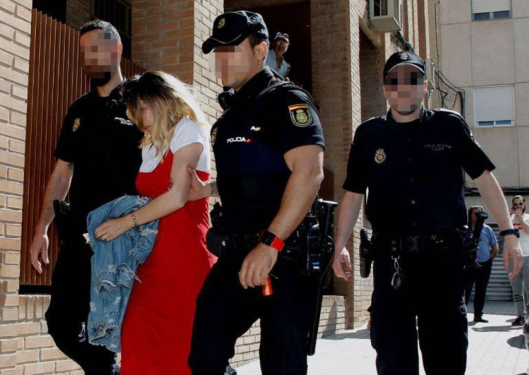 Fiscalía pide prisión permanente revisable para la acusada de matar al hijo de su pareja en Elda Fiscalía pide prisión permanente revisable para la acusada de matar al hijo de su pareja en Elda