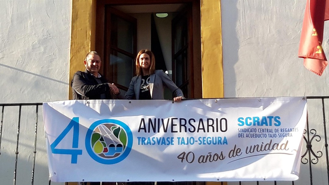 Archena luce la pancarta del 40 Aniversario del Trasvase Tajo-Segura