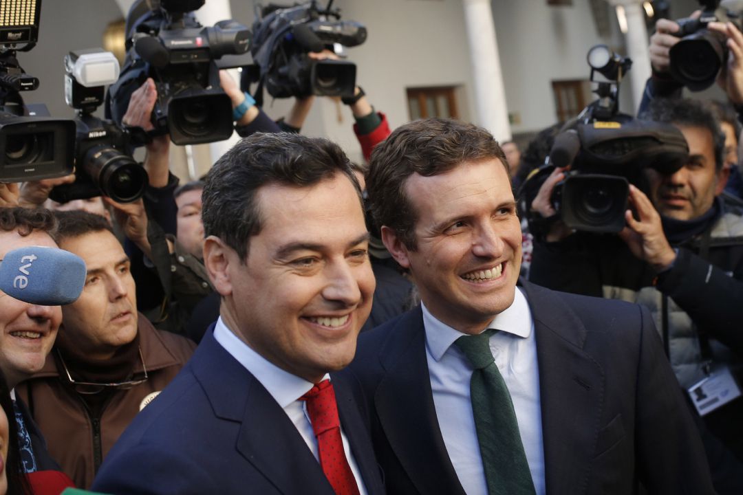 Los asistentes al acto Los asistentes al acto