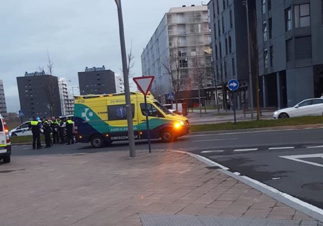 Herida grave una niña de 14 años atropellada en un paso de cebra en Vitoria