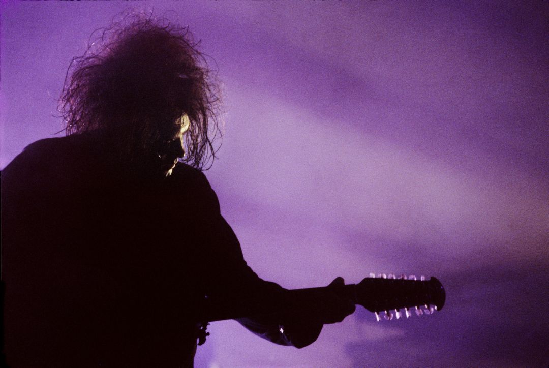 Robert Smith durante un concierto de los Cure en 1989 Robert Smith durante un concierto de los Cure en 1989
