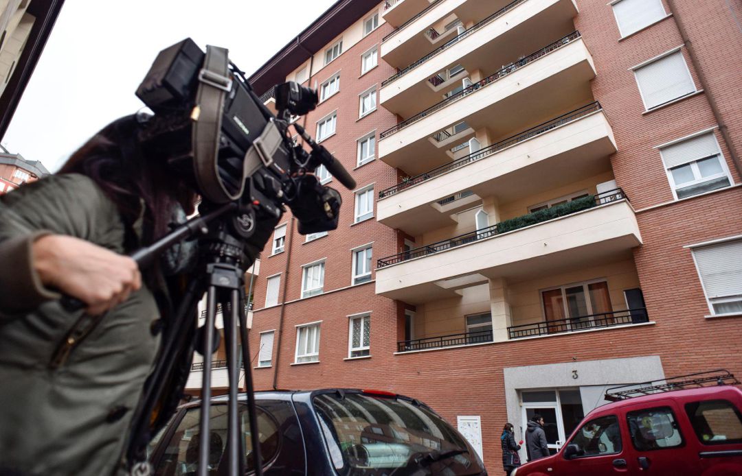 La Ertzaintza detiene a la madre de la niña de 9 años fallecida en Atxuri La Ertzaintza detiene a la madre de la niña de 9 años fallecida en Atxuri