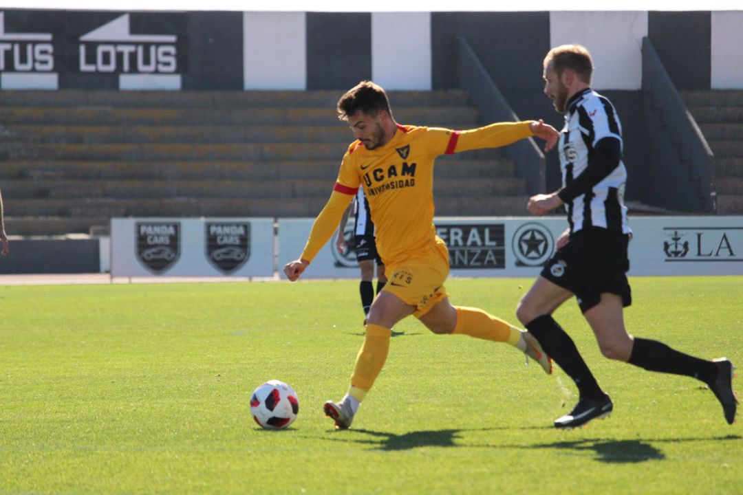 El UCAM Murcia CF recibe al incómodo R. Granada y el FC Jumilla a la 'Balona' El UCAM Murcia CF recibe al incómodo R. Granada y el FC Jumilla a la 'Balona'