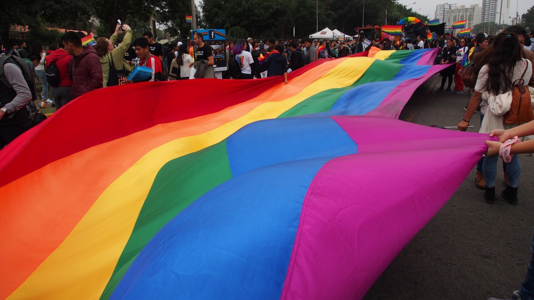 Oltra anuncia la puesta en marcha del servicio de asesoramiento a personas LGTBI