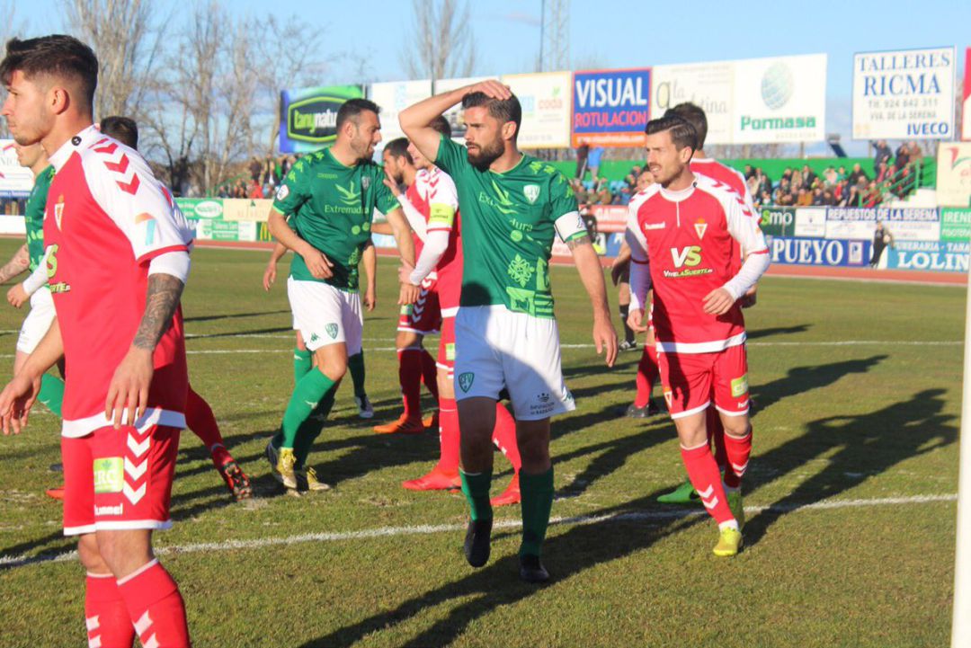 El Real Murcia, sin pegada, solo pudo empatar en Villanueva (0-0) El Real Murcia, sin pegada, solo pudo empatar en Villanueva (0-0)