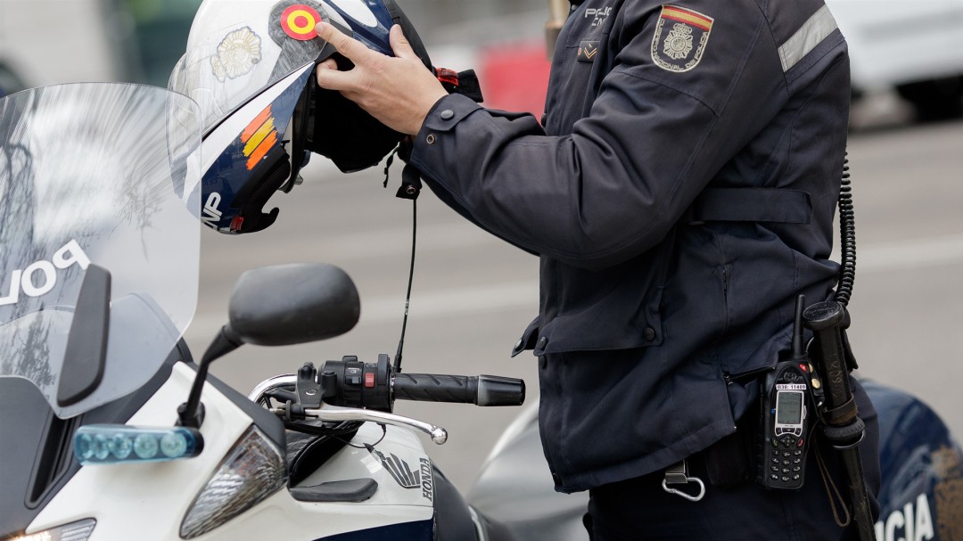 Detenido un hombre en Valencia tras empujar por las escaleras a su pareja