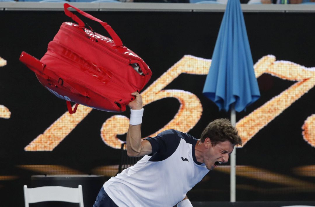 Pablo Carreño reacciona ante el juez de silla tras perder su encuentro ante Nishikori. Pablo Carreño reacciona ante el juez de silla tras perder su encuentro ante Nishikori.