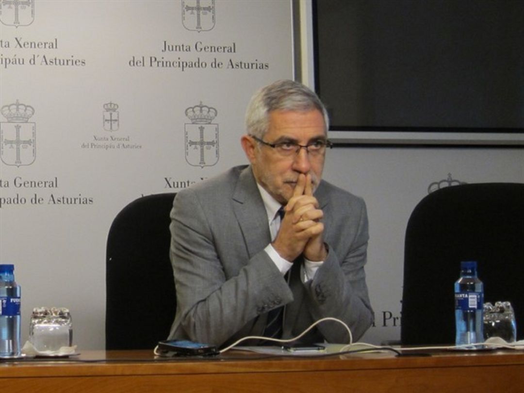 Llamazares anuncia que se explicará públicamente este martes en una rueda de prensa. Llamazares anuncia que se explicará públicamente este martes en una rueda de prensa.