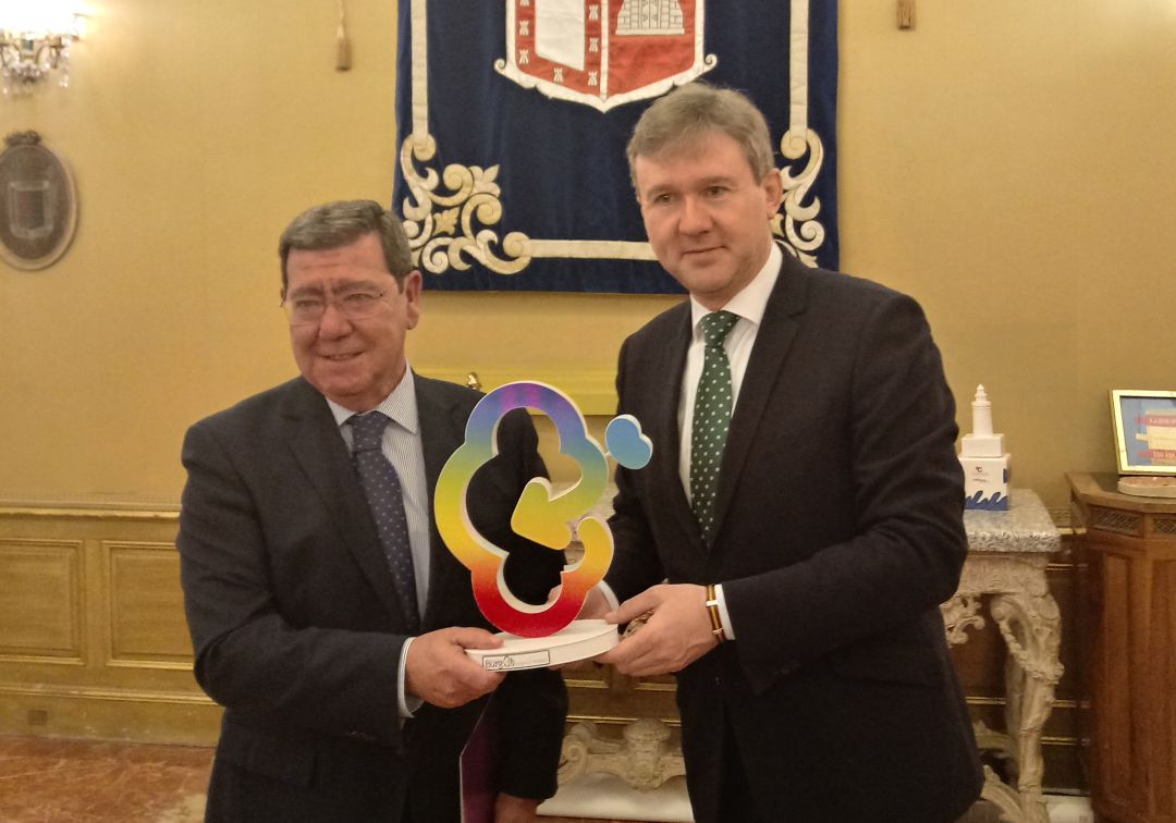 Burgos vende patrimonio, naturaleza, deporte y gastronomía en la feria de turismo