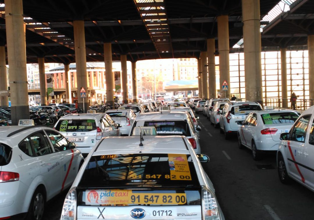 La huelga del taxi sigue: acaba sin acuerdo la reunión con el presidente madrileño