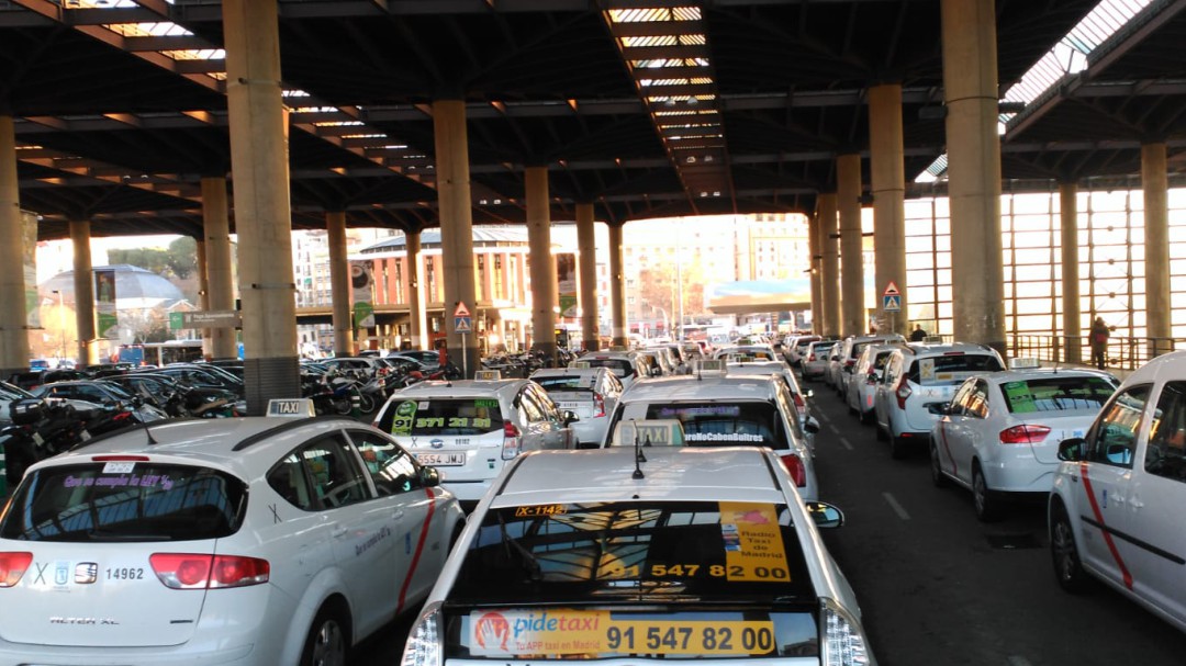 La huelga del taxi sigue: acaba sin acuerdo la reunión con el presidente madrileño