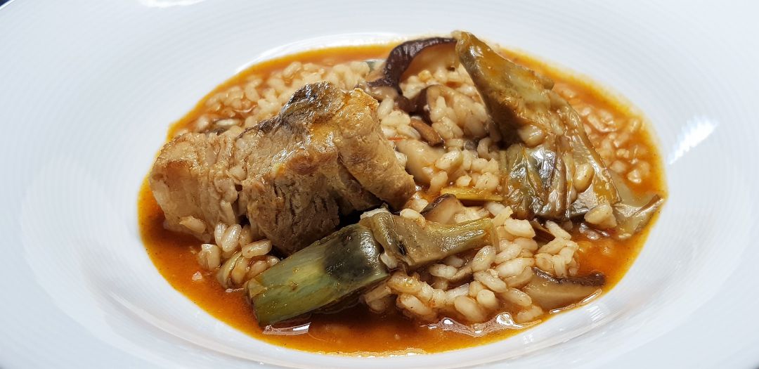 Arròs melós amb costelles, carxofes i shitake Arròs melós amb costelles, carxofes i shitake