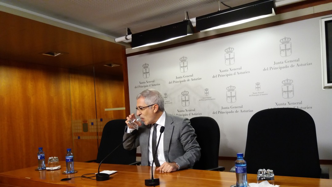 Llamazares seguirá en política para luchar por una izquierda seria, amable y constructiva
