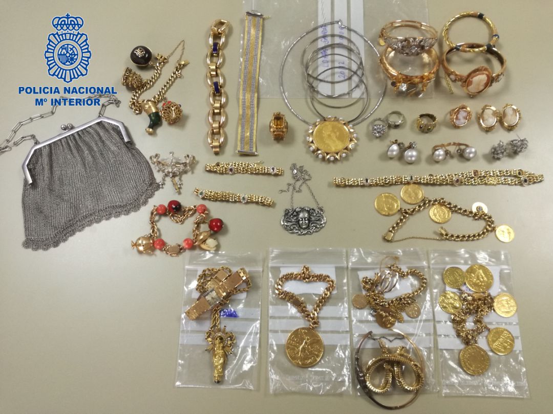 Detenida por robar 6.000 euros y joyas a la anciana que cuidaba Detenida por robar 6.000 euros y joyas a la anciana que cuidaba