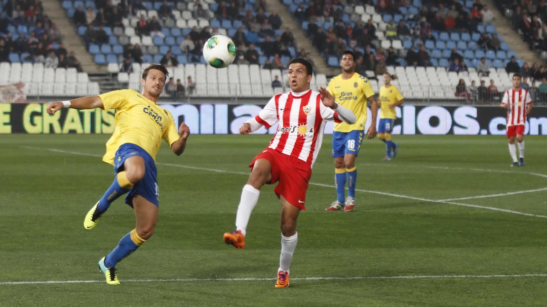 El farol le cuesta al Real Murcia que Hicham se vaya al UCAM CF