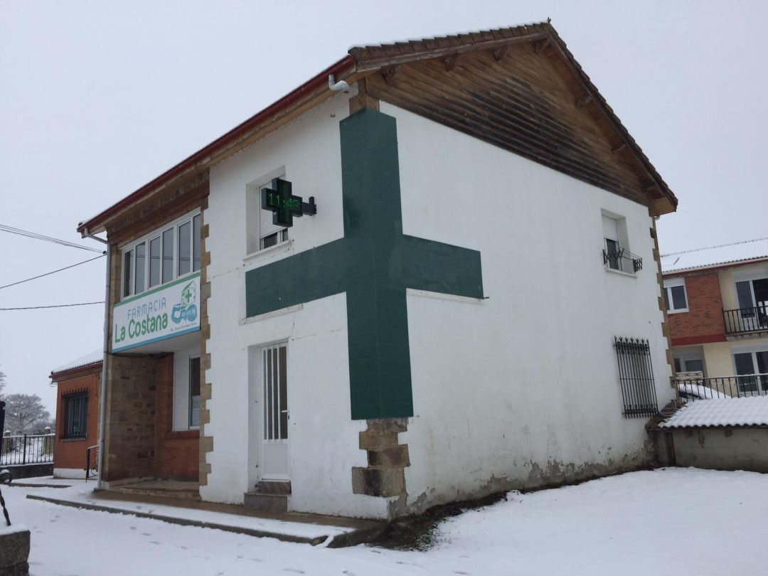 Exterior de la farmacia. Exterior de la farmacia.