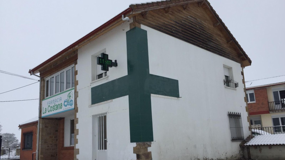 Una farmacia, por fin
