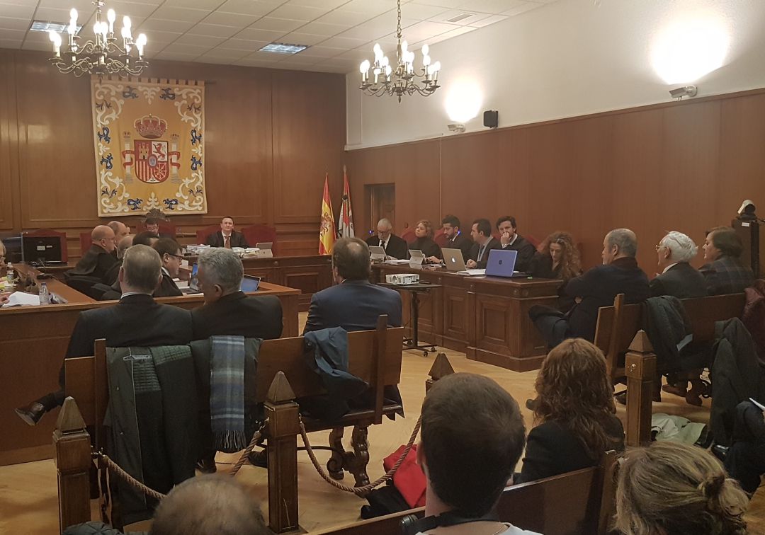 La Audiencia decidirá la próxima semana si continúa el juicio por las prejubilaciones de Caja Segovia