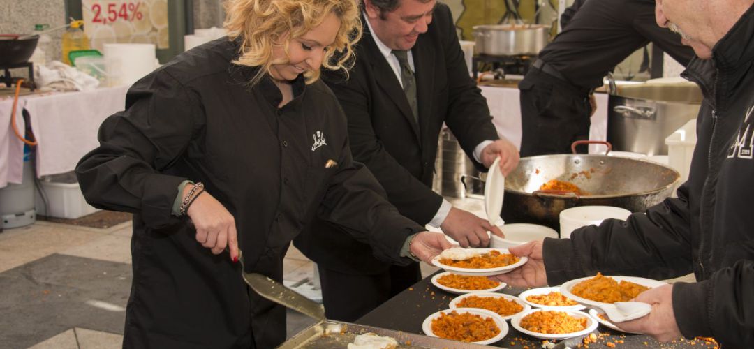Las fiestas continúan este jueves, con una degustación de migas y gachas en la Plaza del Pueblo Las fiestas continúan este jueves, con una degustación de migas y gachas en la Plaza del Pueblo