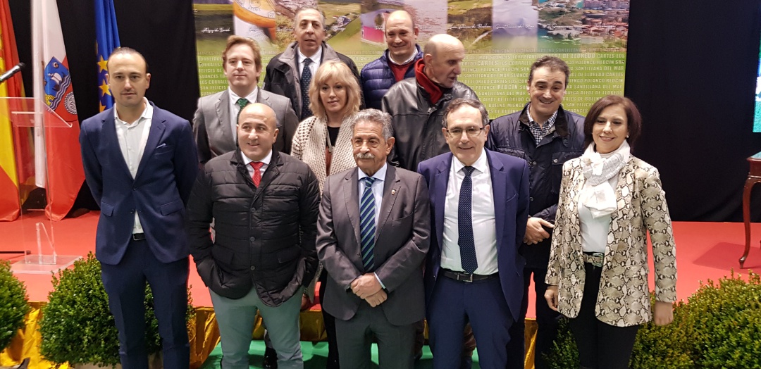 Foto de familia en la firma del protocolo de comarcalización Foto de familia en la firma del protocolo de comarcalización