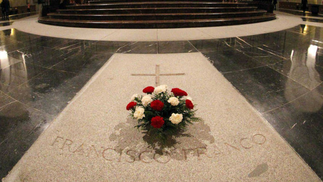 Los Franco califican de farsa el procedimiento de exhumación e insisten en La Almudena