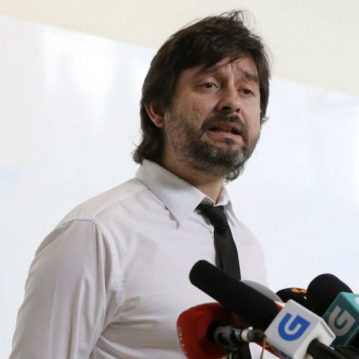 Rafa Mayoral: "Al Gobierno le temblaron las piernas ante los fondos buitre"