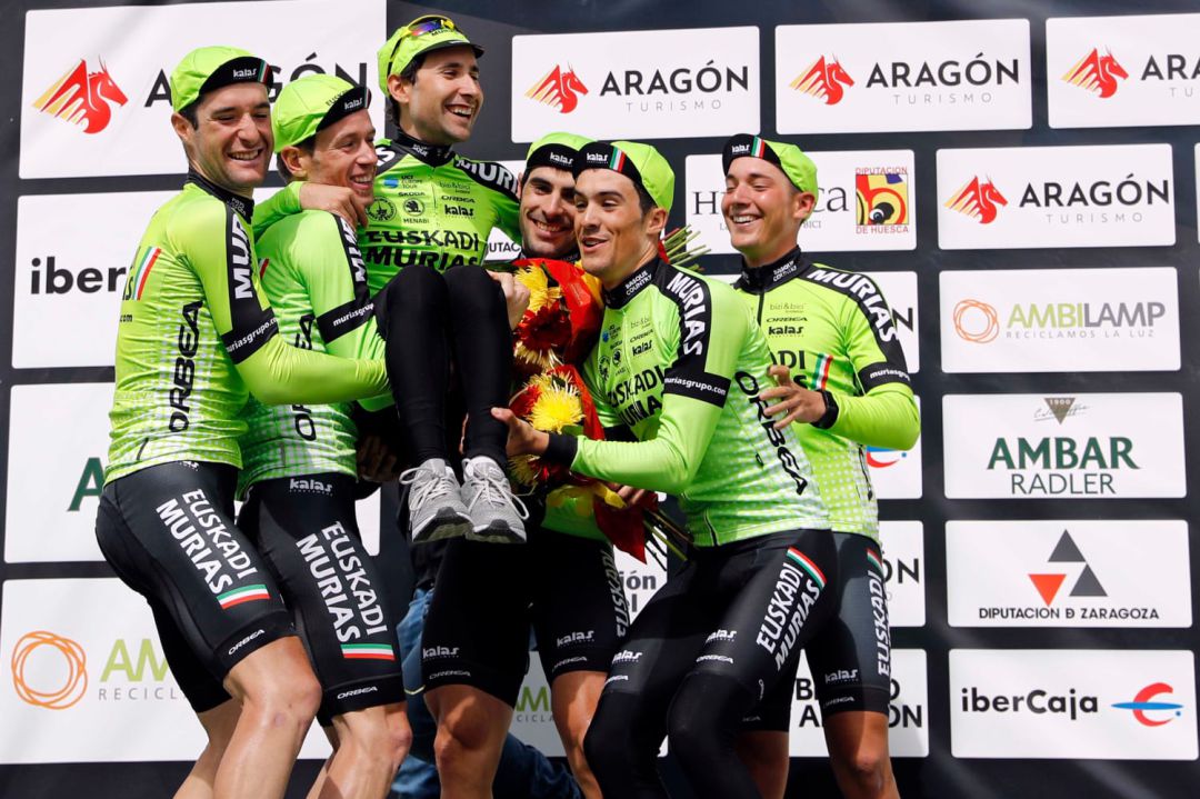 Los ciclistas del Euskadi Murias esperan volver a repetir esta imagen durante muchas veces esta temporada Los ciclistas del Euskadi Murias esperan volver a repetir esta imagen durante muchas veces esta temporada