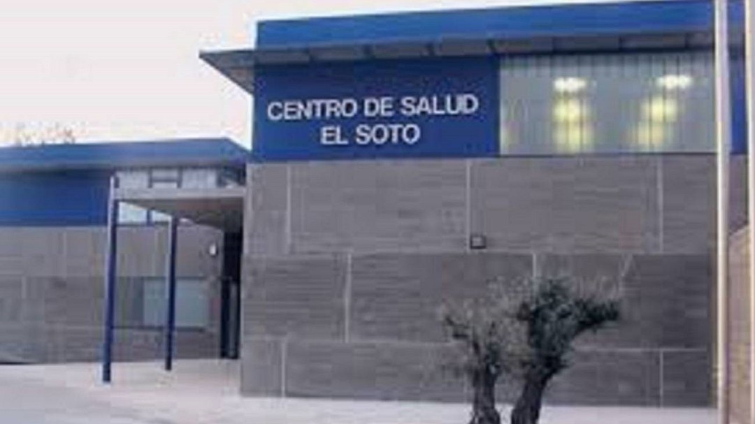 Asamblea de los vecinos de El Soto sobre los recortes en el horario del Centro de Primaria