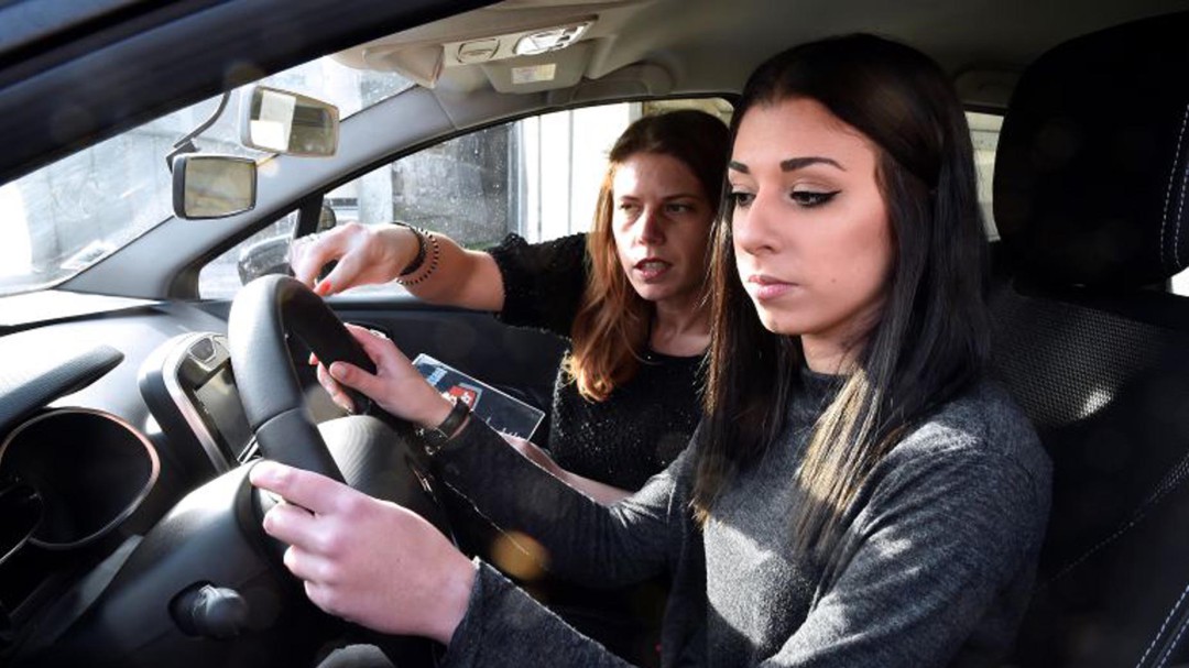 Estudian cómo afecta a la contaminación el aumento de coches de autoescuela