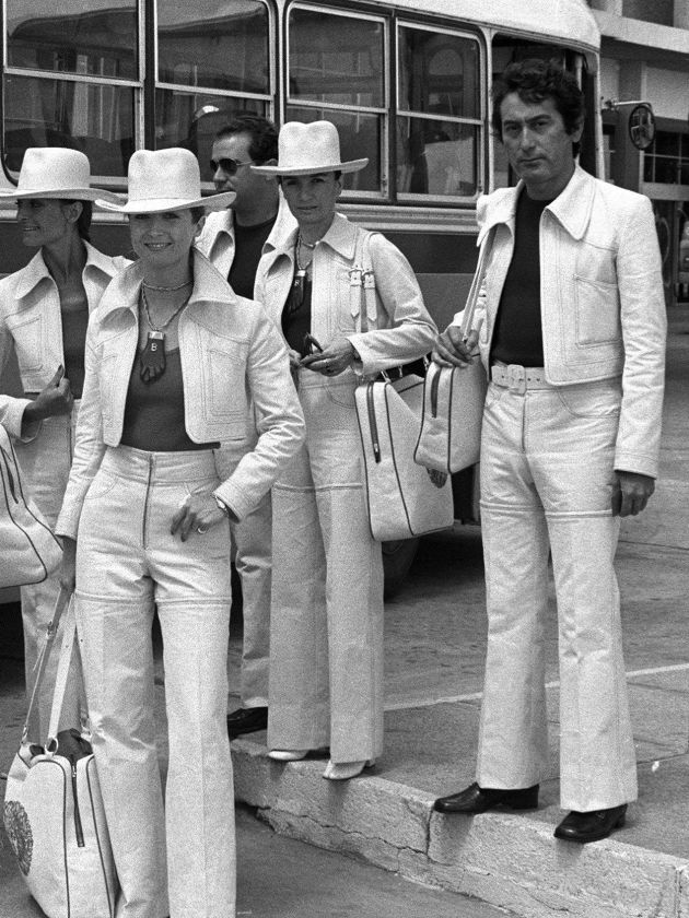 Elio Berhanyer junto a la Condesa de Montarco y un grupo de modelos antes de viajar a Caracas en 1972 Elio Berhanyer junto a la Condesa de Montarco y un grupo de modelos antes de viajar a Caracas en 1972