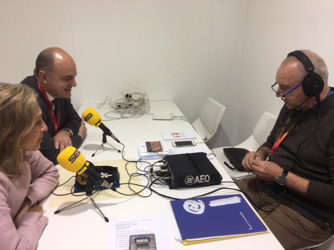 Vicent Marí junto a la concejala de turismo, Carmen Ferrer, esta mañana en FITUR Vicent Marí junto a la concejala de turismo, Carmen Ferrer, esta mañana en FITUR