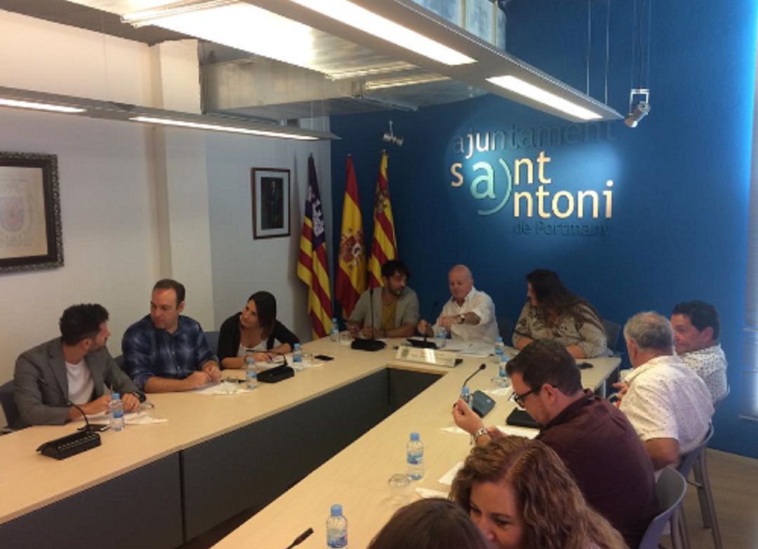 Imagen de archivo de un pleno del Ayuntamiento de Sant Antoni Imagen de archivo de un pleno del Ayuntamiento de Sant Antoni