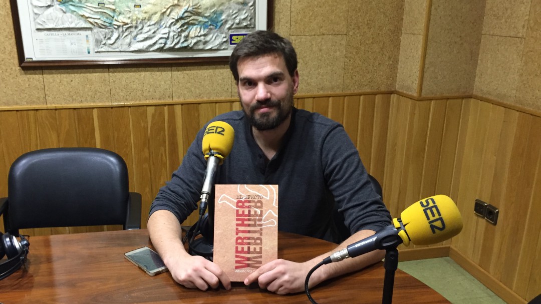 El periodista Alberto Val edita El Efecto Werther, su primera novela